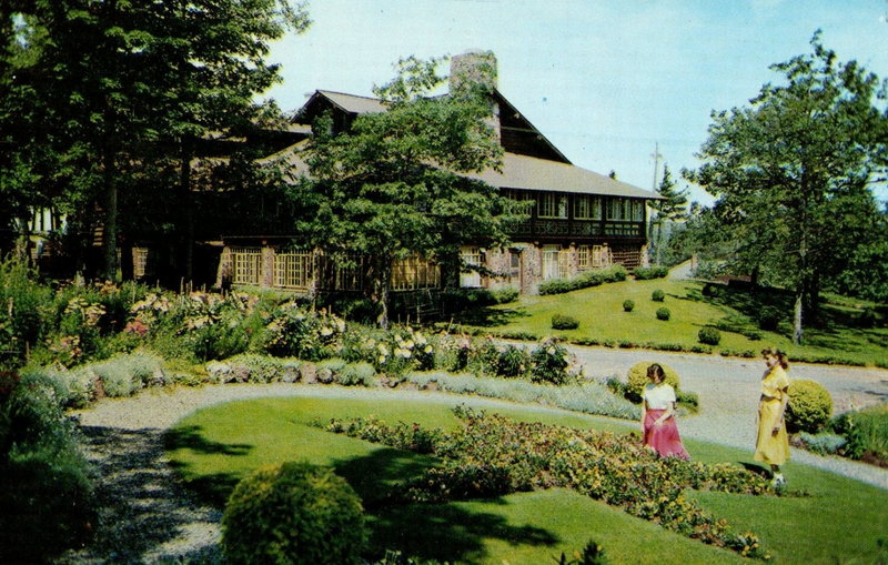 Keweenaw Park Cottages - Vintage Postcard